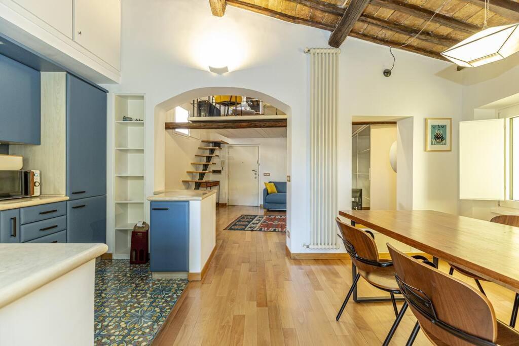 شقة Monti - Stunning Loft In The Heart Of Rome'S Monti المظهر الخارجي الصورة